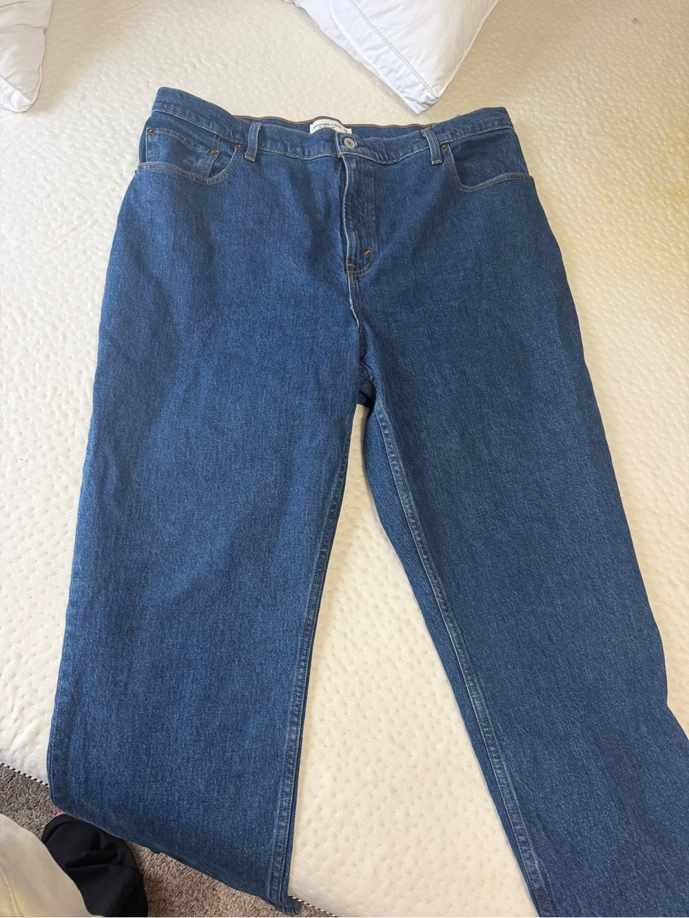 Classic woman’s  Straight-Leg Blue Jeans